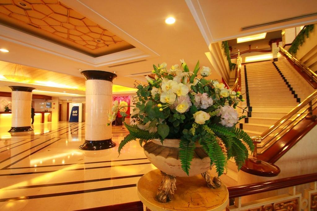 Best Western New Century Hotel Shanghai Exterior photo